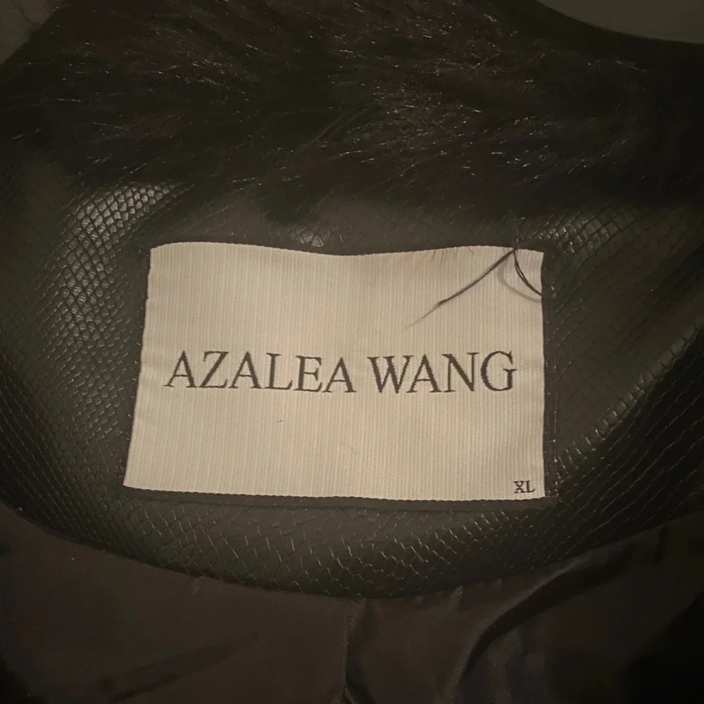 Luxurious Black Fur-Trimmed faux Leather Jacket new! - Picture 3 of 4